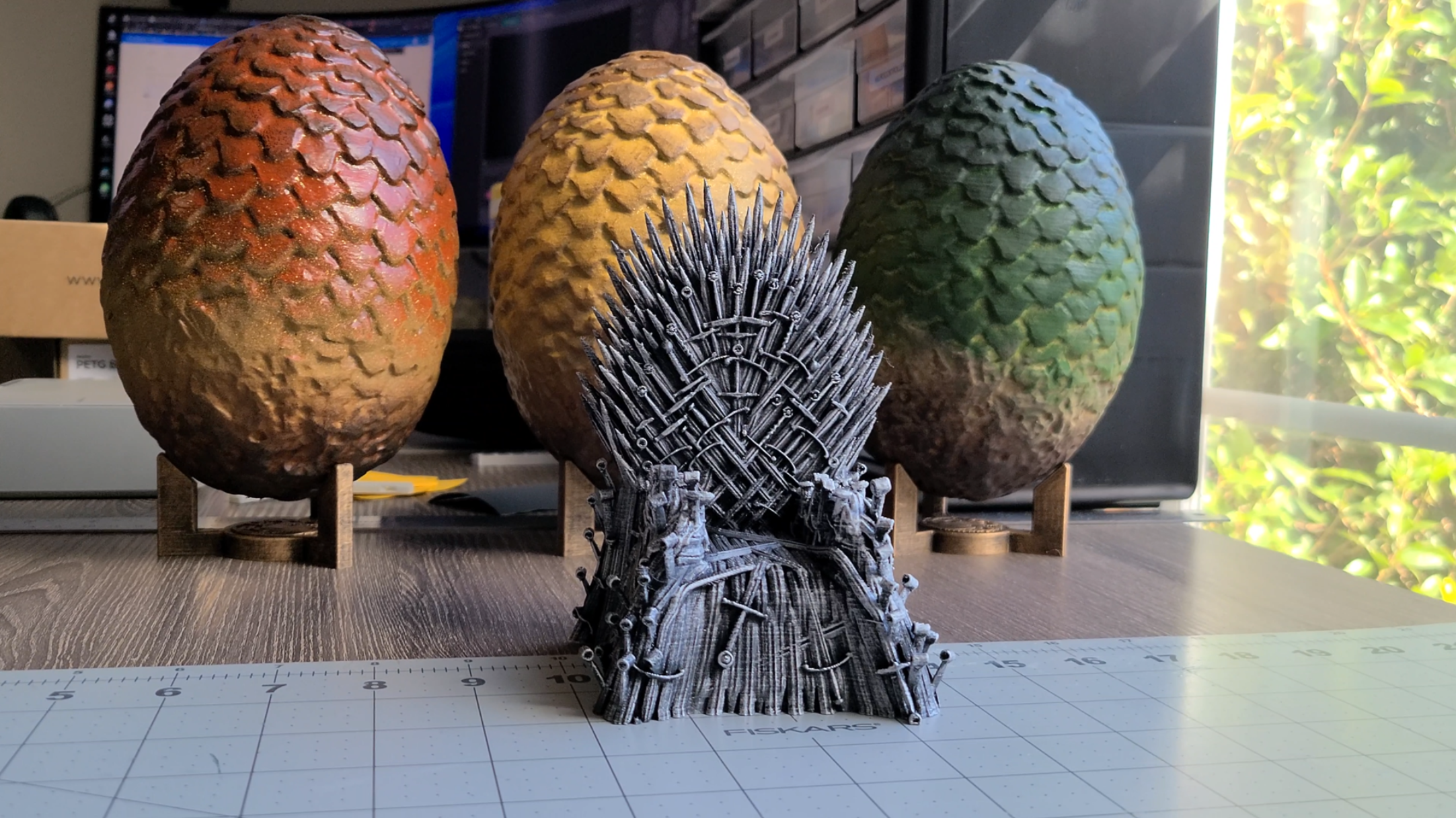 Dragon Egg and Stand - Game Of Thrones